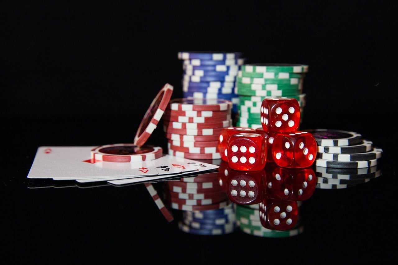 Platform qqkingbet menampilkan pasar sepak bola Liga 1, dealer langsung, dan permainan slot